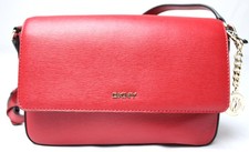 Bolso Bandolera DKNY Bryant Para Mujer Cuero Sintético Mediano Solapa NC3 Rojo Talla Única