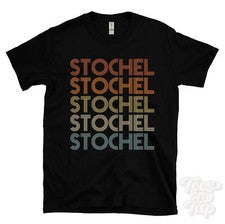 CAMISETA ESTILO RETRO REPETIDA STOCHEL Hombre y Mujer Novedad Genial Nombre Regalo
