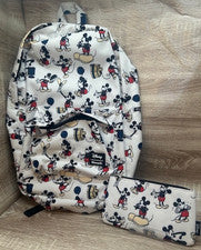 Loungefly Disney Mickey Mouse 90 Años Aniversario Mochila y Monedero Conjunto