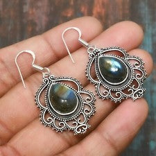 Maravilloso pendiente de joyería de plata de ley 925 hecho a mano con piedras preciosas de labradorita