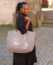 THE MOSHI - BOLSO XXL - look por capas SHOPPER - BOLSO DE MANO - gris