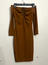Vestido Nova de moda. Mujer talla pequeña. Vestido corto.