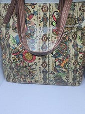BOLSO DE MANO SAKROOTS ARTIST CIRCLE METRO FLORAL GRANDE MONEDERO