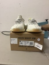 Talla 10.5 - Adidas Yeezy Boost 350 V2 poca luz