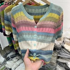 Camiseta informal de retazos arco iris con cuello en V tejida a rayas para mujer
