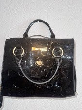 Cartera Betsy Johnson Patente Corazón Repujado Doble Mango Cremallera Correa Desmontable