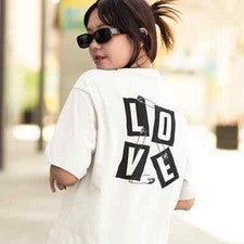 Camiseta elegante para mujer de gran tamaño Streetwear con estampado audaz en la espalda para un estilo sin esfuerzo