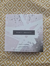 Rubor en polvo de gamuza Fenty *varios*