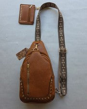 Bolso Bandolera Sam & Hadley Color Coñac Western con Acento Tachonado