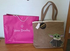 Vera Bradley "Vera Tote" Star Wars GROGU Mandalorian Medallion Sherpa, Nuevo