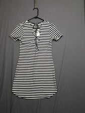 Vestido a rayas Fashion Nova para mujer talla mini mediana