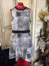 Vestido de mujer diseñado por Mossimo Talla L Tonos de Gris Negro Patrón de Piel de Serpiente