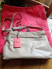 NUEVO Gigi Bag Bone Cream Bandolera de cuero hecha a mano correa mediana extensible.