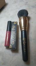 Belle Beauty Glosse Posse The Perfect Gloss Queen Bee + Cepillo en polvo adicional 2