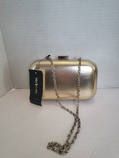 Bolso sin asas de noche estuche rígido de cuero sintético dorado metálico cadena plateada Style & Co