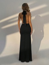 Maxivestido negro con cuello halter para mujer con espalda abierta