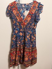 Vestido de moda para mujer rojo sobre rojo floral rayón cuello en V talla mediana nuevo con etiquetas