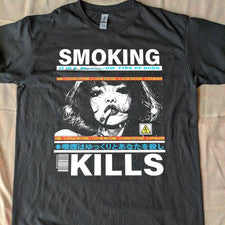 Camiseta gráfica estilo manga retro Smoking Kills
