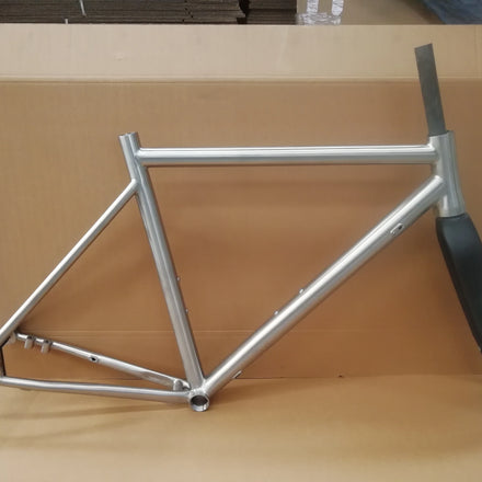 Titanium Ultralight Bicycle Frame for Road Bike 1.55kg 48-56cm Sizes Flat Disc Mount