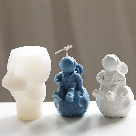 Desktop Ornament Starry Sky Astronaut Space Man Candle Mold Planet Astronaut Statues Sculpture Figurine Silicone Mold for Candle