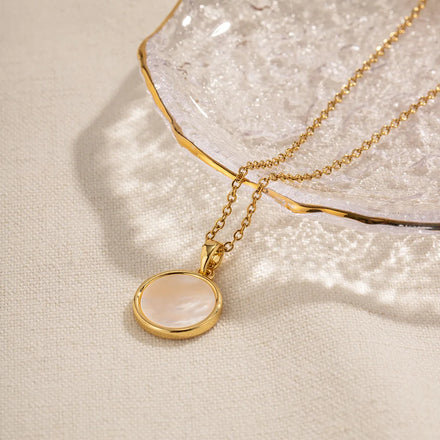 Factory Price Waterproof Tarnish Free Round Shape Mother of Pearl Shell Necklace Wholesale Jewelry Stainless Steel Necklaces