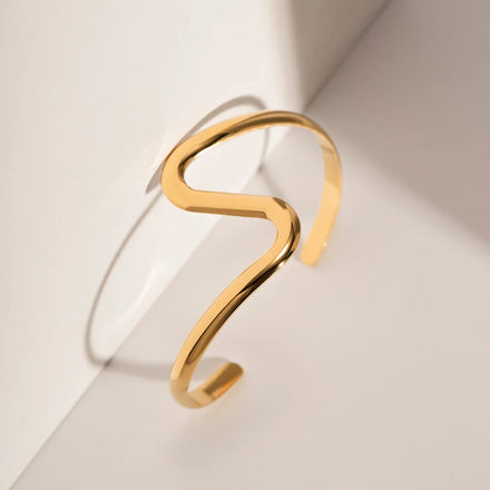 Fashion Wave Golden Bangle Waterproof Anti-Tarnish Statement Jewelry Creative Gift for Women