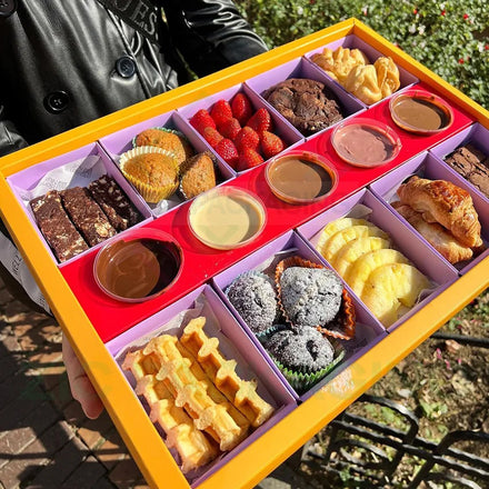 Customized Printing Chocolate Strawberry Dessert Box Packaging Cookie Waffle Catering Dipping Sauce Box with Dividers