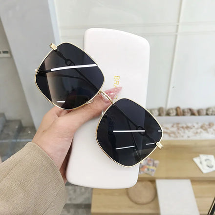 New Ins Style Frameless Trimming Sunglasses for Lady Fashion Metal Large Frame Fade Light Driving Women's Sunglasses