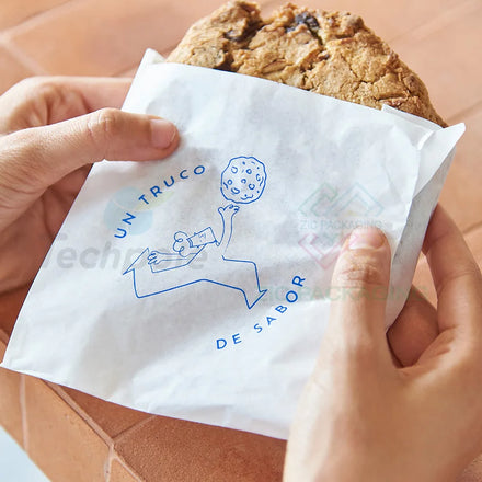 Custom Logo Printing Gift Paper Bag with Handle for Food Bakery Packaging