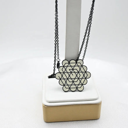 Hot Selling Women's Stainless Steel Pendant Necklace Ten Pieces of Seven Circle Flower Geometric Mandala Amulet Gold Plated