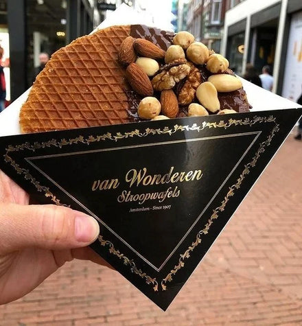 Wholesale Eco Friendly Bakery Packaging Bubble Egg Waffle Triangle Box Tray Takeaway Crepe Cake Chocolate Paper Packaging Box