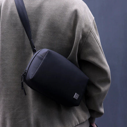 Compact Crossbody Fashion Accessory Pouch Multi-Pocket Design Earbuds Chargers Small Gadgets Waterproof Lightweight Anti-Theft