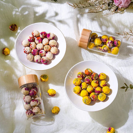 Wholesale Chinese Handmade Natural Dry Flowers Dragon Balls Blooming Tea Mini Size Bottle Packaging Private Label Flavor Tea