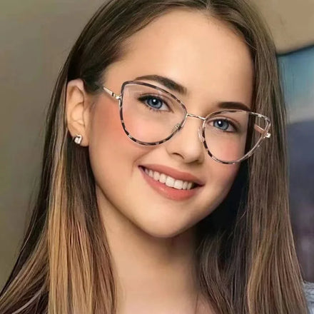 Wholesale Fashion Cat Eye Frame for Glasses High Quality Anti Blue Light Myopia Glasses Simple Metal Eyeglasses Frame for Women