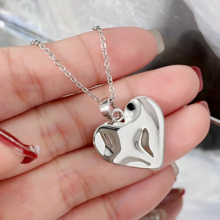 For Foxi Wholesale Girls' Vintage Heart Necklace Gold Plated Uneven Heart Pendant Trendy Jewelry for Valentine's Day Gift Made