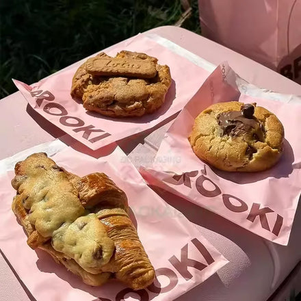 Customized Eco-Friendly Grease Oil Resistant Paper Bag for Cookie Donuts Crepe Macaron Bakery Crepe Foods Your Own Socks
