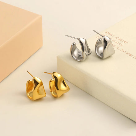 Dreamshow Tinfoil Texture Hammered Stud Earring for Women Fashion 18k Gold Plated Stainless Steel Jewelry