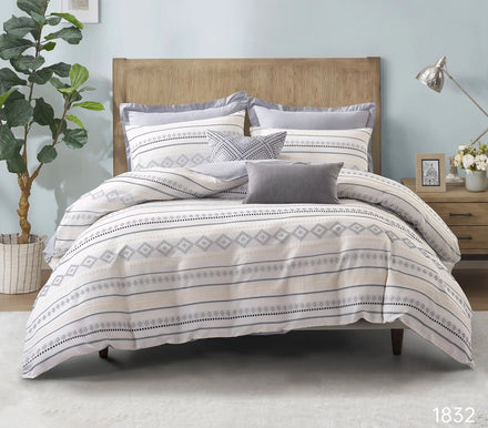 Nantong Hot Sale 8pcs Microfiber 90gsm Printing Comforter Set Filling 300gsm