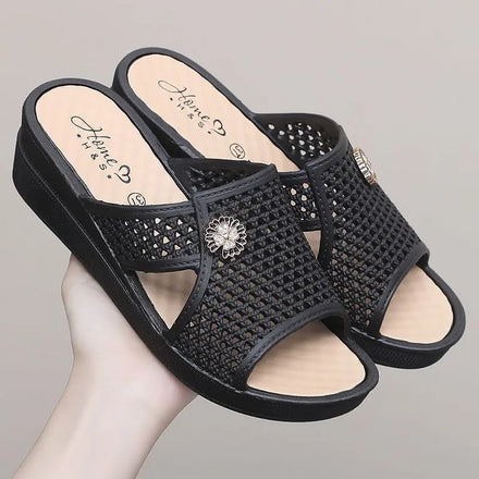 Women's Designer Slide slippers Wholesale Highvalue Mother Sandals Summer Casual Lightweight Wearresistant Shoes for Women