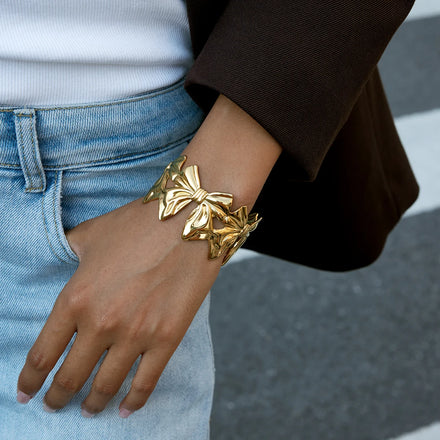 J&D Minimalist Style Bow Bangle Stainless Steel 18K Gold-plated Opening Bracelet for Girls