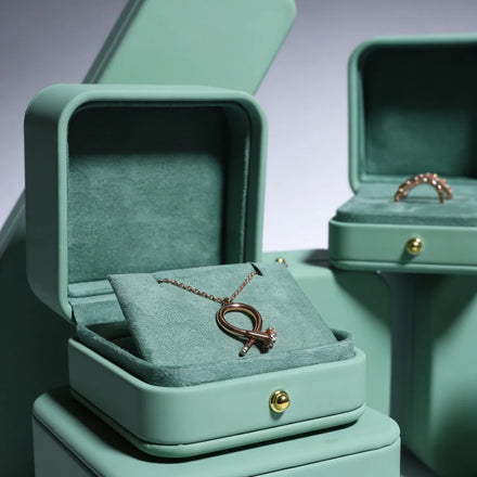 Luxury Green Jewelry Box 2026 PU Leather Suede Lining for Expensive Jewelry Premium Navy Blue Designer Universal Jewelry Box