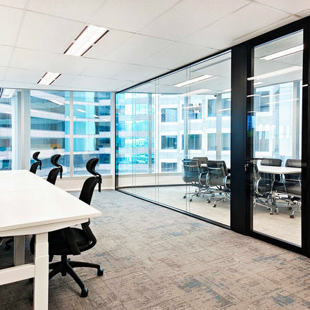 Customizable Office Partition Privacy Glass Louver Aluminum Frame Interior Design Available Various Sizes for Office Wall