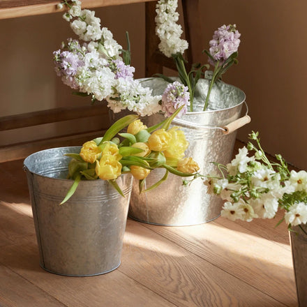 Pioneera Modern Tin Flower Bucket Vase Iron Art Home Garden Decor Eco-friendly Galvanized Metal Vertical Pattern Flower Pot