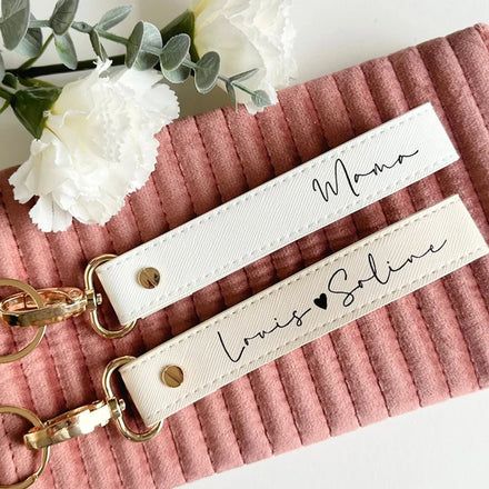 Free Personalized 1pcs PU Leather Handmade Fashionable Keychain Custom Logo Car Keys Wedding Gifts Premium Quality Souvenir Gift