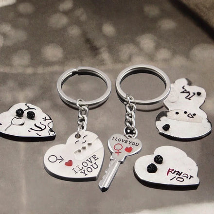 China Manufacturer's Customizable Soft Enamel Zinc Alloy Metal Keychains Personalized Eco-friendly Lightweight Vintage Fashion