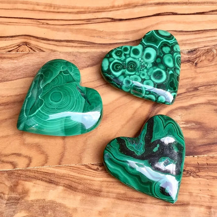 Natural Crystal Stone Polished Crystal Synthesis Malachite Heart Stone Healing Energy Stone for Meditation