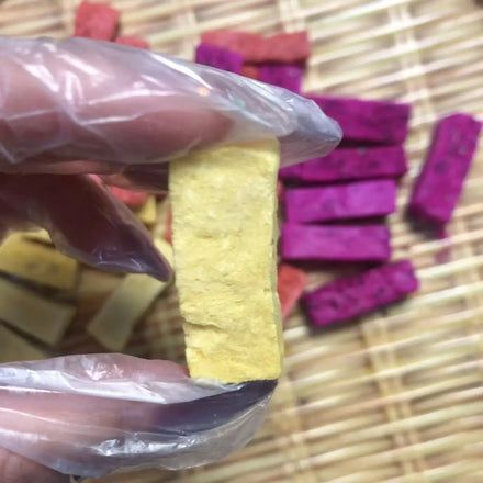 OEM Factory logo Customize Free Sample Strawberry Sour Freeze Dried Whole Fruit Chip Ready Ship Wholesale Chinese Instant Food