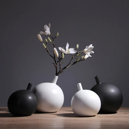 China Ceramic Vase White Small Ball Modern Creative Ceramic Round Matte Vase Dried Flower Adornment Home Decoration