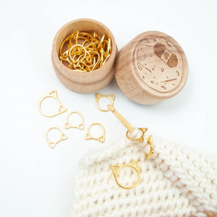 30 Pieces Knitting Stitch Markers Gold Color in Wooden Box Crochet Locking Knitting Stitch Counter Cat Shape