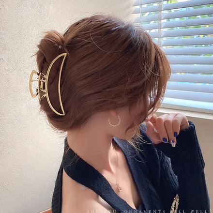 Girls Simple Metal Hair Accessories Alloy Back Head Bath Headdress with Ponytail Crescent Moon Shape Shark Hair Claw Clip